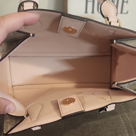 Michael Kors Signature Crossbody Bag/Satchel in Pink and Cream - Picture 5 of 13